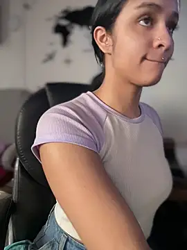 Snapshot of Isabella-Teen chatting on 05/11/26, 01:17 Isabella-Teen online show from 05/11/26, 01:17