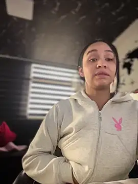 Snapshot of Isabella-Teen chatting on 07/02/26, 12:55 Isabella-Teen online show from 07/02/26, 12:55