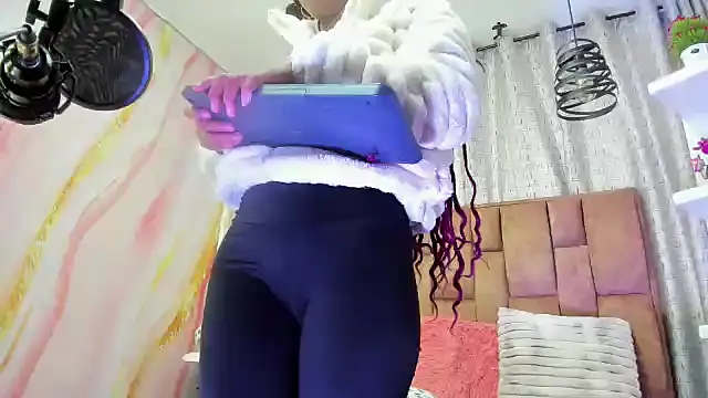 Snapshot of alix_noa chatting on 10/31/25, 05:03 alix noa online show from 10/31/25, 05:03