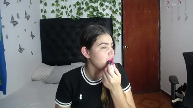 Snapshot of isabel_09 chatting on 02/18/26, 03:02 isabel 09 online show from 02/18/26, 03:02