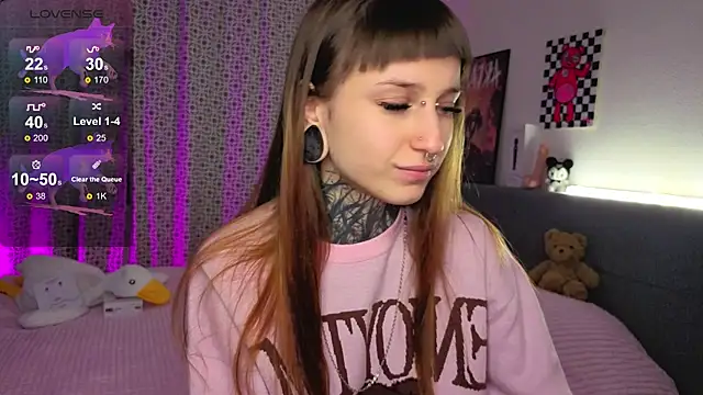 LilithPoison online show from 11/19/25, 06:08