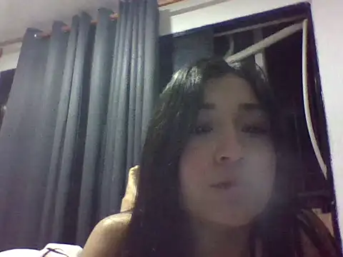 Snapshot of Sasha_Blaze_ chatting on 11/21/25, 01:37 Sasha Blaze online show from 11/21/25, 01:37