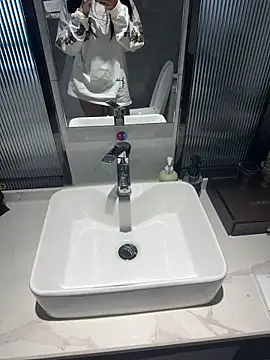 Snapshot of xiaobaimao6 chatting on 10/31/25, 06:47 xiaobaimao6 online show from 10/31/25, 06:47