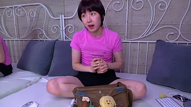 Snapshot of HeejinWang chatting on 04/25/26, 04:15 HeejinWang online show from 04/25/26, 04:15