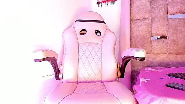 Mia royal online show from 10/24/25, 08:27