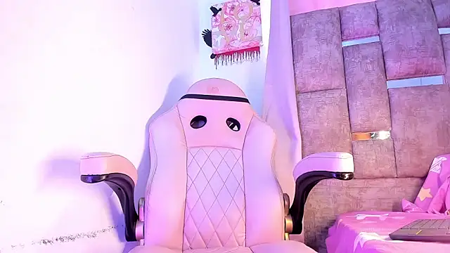 Mia royal online show from 10/25/25, 02:46