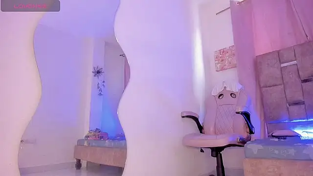 Mia royal online show from 02/14/26, 09:00