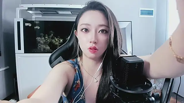 Keke-Bai online show from 10/05/25, 01:20