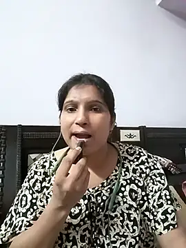 Snapshot of aliya-jaan71 chatting on 07/23/26, 07:01 aliya-jaan71 online show from 07/23/26, 07:01