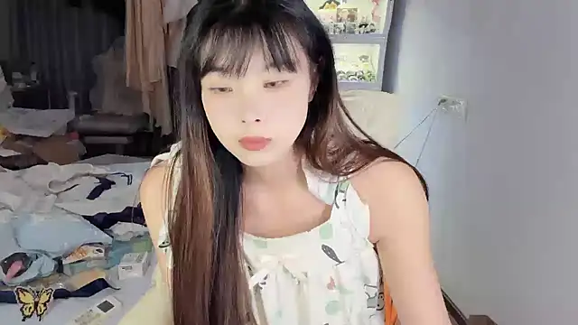 Snapshot of Akong11 chatting on 06/16/26, 05:04 Akong11 online show from 06/16/26, 05:04