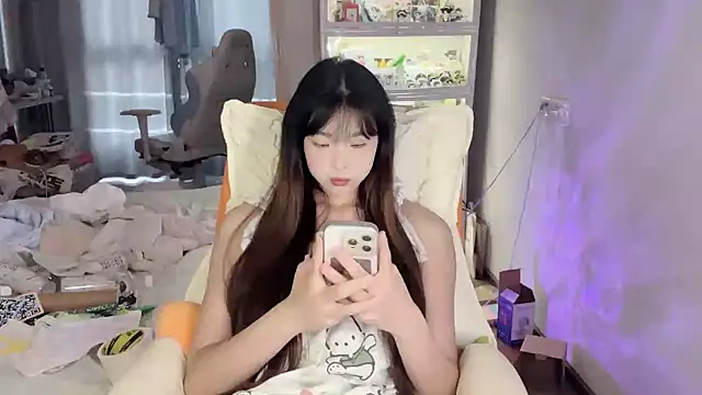 Snapshot of Akong11 chatting on 07/10/26, 04:50 Akong11 online show from 07/10/26, 04:50