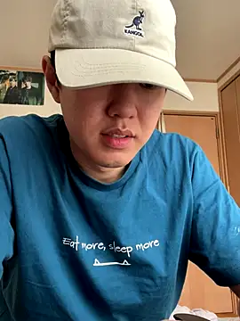 Snapshot of KAMESAN08 chatting on 09/29/25, 04:28 KAMESAN08 online show from 09/29/25, 04:28