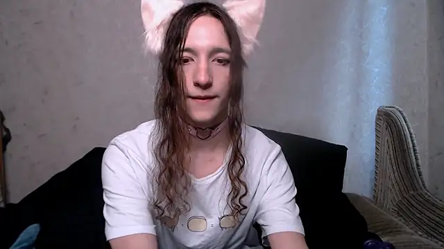 Snapshot of SilverMuse_ chatting on 09/24/25, 04:49 SilverMuse online show from 09/24/25, 04:49