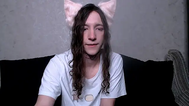 Snapshot of SilverMuse_ chatting on 09/26/25, 02:26 SilverMuse online show from 09/26/25, 02:26