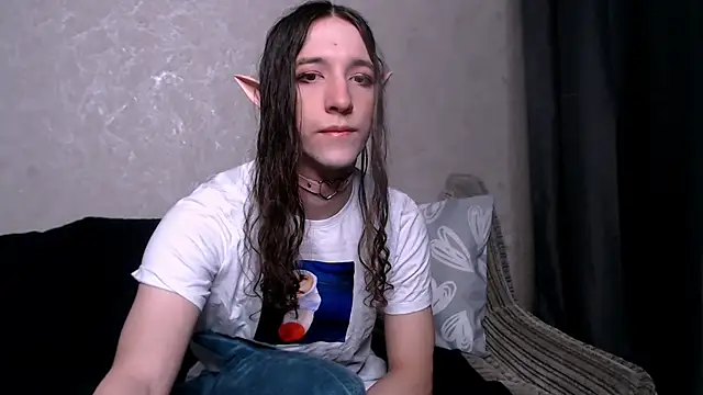 Snapshot of SilverMuse_ chatting on 09/28/25, 12:05 SilverMuse online show from 09/28/25, 12:05