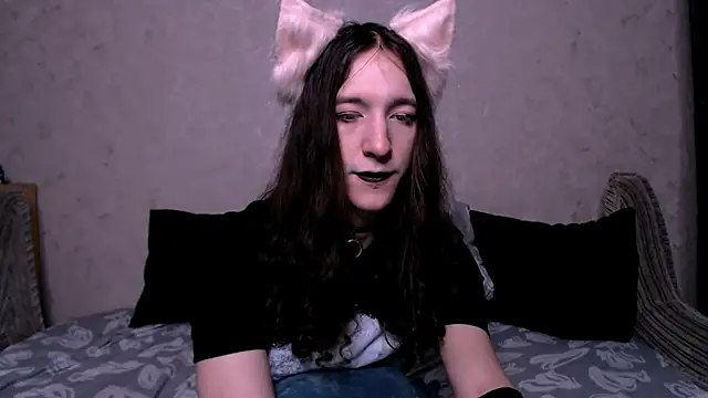 Snapshot of SilverMuse_ chatting on 10/02/25, 02:18 SilverMuse online show from 10/02/25, 02:18