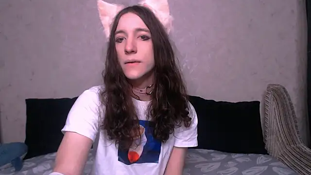 Snapshot of SilverMuse_ chatting on 10/05/25, 01:48 SilverMuse online show from 10/05/25, 01:48