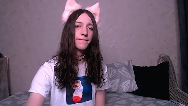 Snapshot of SilverMuse_ chatting on 10/06/25, 01:03 SilverMuse online show from 10/06/25, 01:03