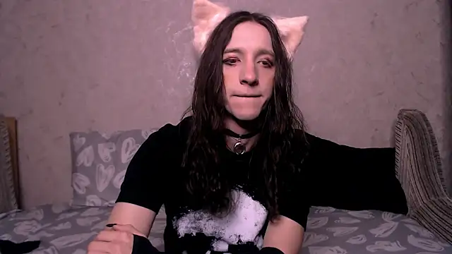 Snapshot of SilverMuse_ chatting on 10/11/25, 01:49 SilverMuse online show from 10/11/25, 01:49