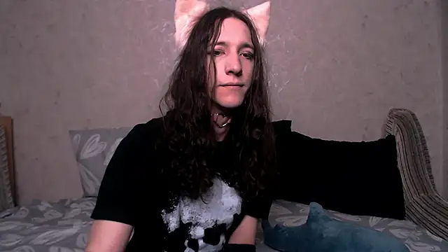 Snapshot of SilverMuse_ chatting on 10/12/25, 02:32 SilverMuse online show from 10/12/25, 02:32