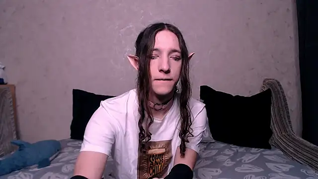 Snapshot of SilverMuse_ chatting on 10/12/25, 11:59 SilverMuse online show from 10/12/25, 11:59