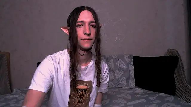 Snapshot of SilverMuse_ chatting on 10/24/25, 06:10 SilverMuse online show from 10/24/25, 06:10