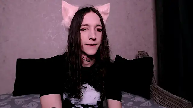 Snapshot of SilverMuse_ chatting on 10/27/25, 02:15 SilverMuse online show from 10/27/25, 02:15