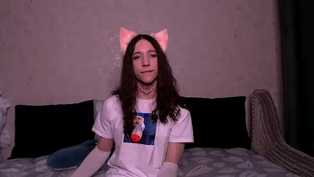 Snapshot of SilverMuse_ chatting on 11/06/25, 06:42 SilverMuse online show from 11/06/25, 06:42