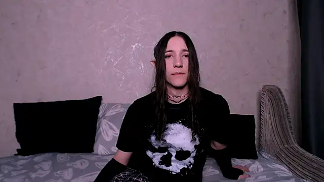 Snapshot of SilverMuse_ chatting on 11/11/25, 11:05 SilverMuse online show from 11/11/25, 11:05