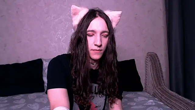 Snapshot of SilverMuse_ chatting on 11/13/25, 10:41 SilverMuse online show from 11/13/25, 10:41