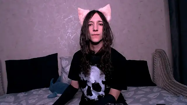 Snapshot of SilverMuse_ chatting on 11/28/25, 05:32 SilverMuse online show from 11/28/25, 05:32