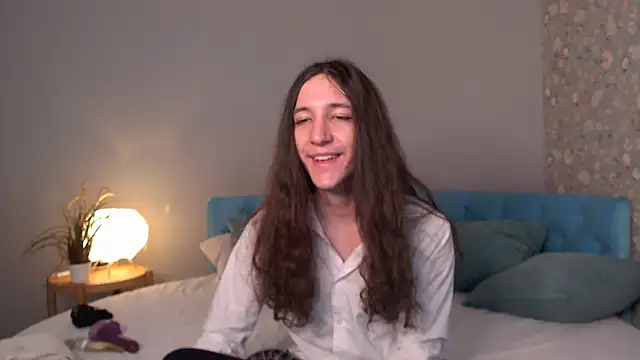 Snapshot of SilverMuse_ chatting on 04/15/26, 11:05 SilverMuse online show from 04/15/26, 11:05