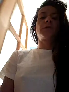 Snapshot of Lauraxxsteen chatting on 09/27/25, 07:57 Lauraxxsteen online show from 09/27/25, 07:57