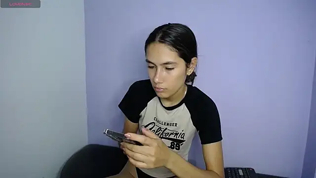 Snapshot of Amber_Miiller2 chatting on 04/06/26, 08:54 Amber Miiller2 online show from 04/06/26, 08:54