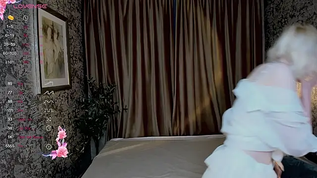 AlettaEve online show from 10/10/25, 01:21