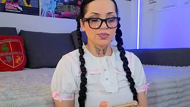 Snapshot of KiraQuinn1 chatting on 03/25/26, 02:56 KiraQuinn1 online show from 03/25/26, 02:56