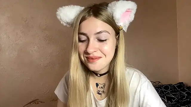 Snapshot of LanaNoir chatting on 10/15/25, 12:27 LanaNoir online show from 10/15/25, 12:27