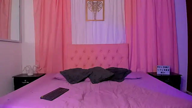 Snapshot of Nova_Luv_ chatting on 10/11/25, 01:31 Nova Luv online show from 10/11/25, 01:31