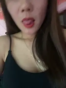 Snapshot of Moon_pusy chatting on 06/24/26, 02:21 Moon pusy online show from 06/24/26, 02:21
