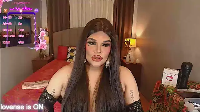 Snapshot of InsatiableSexQueen chatting on 10/31/25, 02:56 InsatiableSexQueen online show from 10/31/25, 02:56