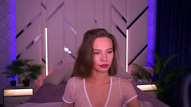 ShyySiren online show from 12/04/25, 08:45