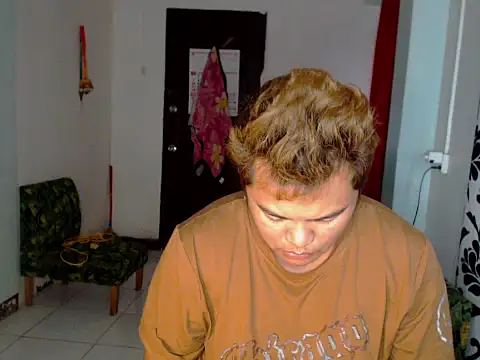 Snapshot of Gayasianzowe chatting on 09/26/25, 10:36 Gayasianzowe online show from 09/26/25, 10:36