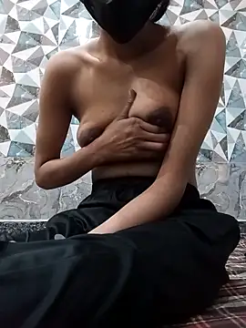 Snapshot of Hotygirl111 chatting on 03/05/26, 05:14 Hotygirl111 online show from 03/05/26, 05:14