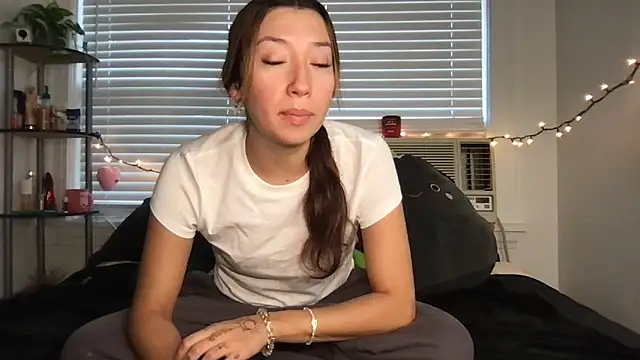 yoursweetestlilly online show from 11/14/25, 04:06