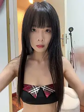 qiqi x online show from 04/28/26, 12:43