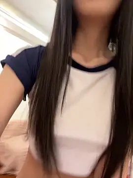 qiqi x online show from 05/02/26, 01:49