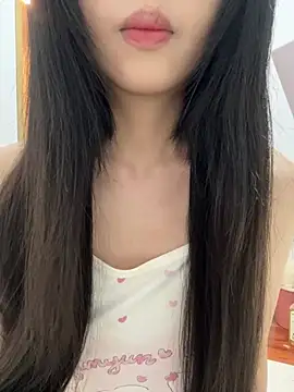 Snapshot of qiqi_x chatting on 06/27/26, 03:28 qiqi x online show from 06/27/26, 03:28