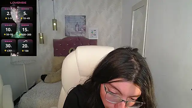 alllyson  online show from 11/11/25, 07:47