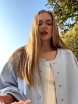 MilaMoone online show from 11/08/25, 11:21