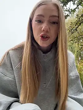 MilaMoone online show from 11/09/25, 10:46